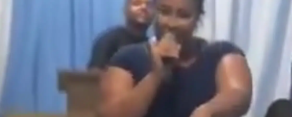 VÍDEO: Mulher expõe traição de marido pastor diante de igreja