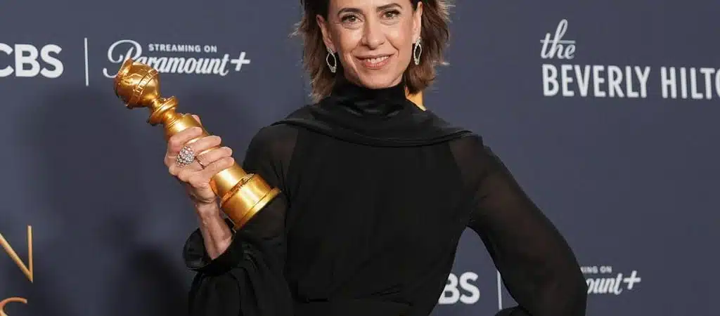 Fernanda Torres ganha Globo de Ouro e traz prêmio inédito ao Brasil