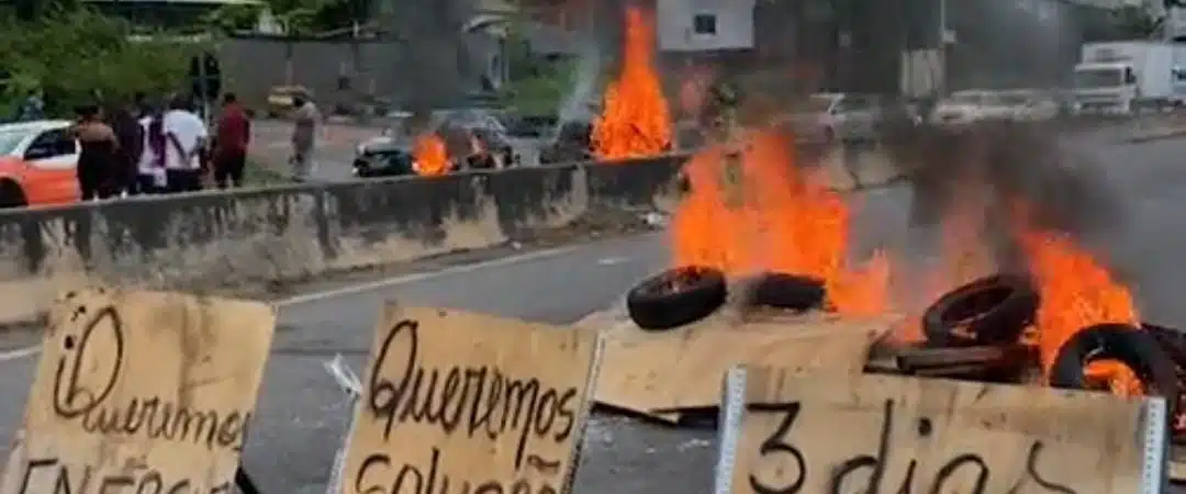 Moradores do bairro de Palmares fazem protesto após dias sem energia