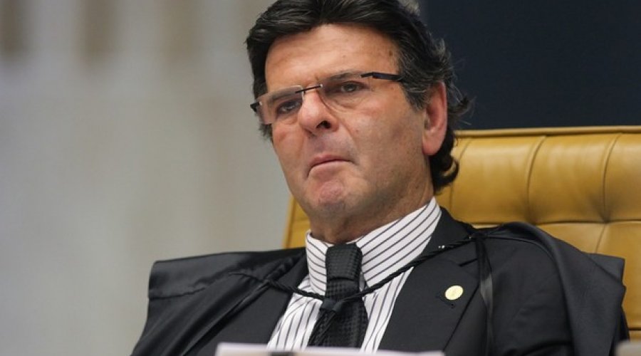 Fux suspende ações contra Bolsonaro por incitação ao estupro e injúria